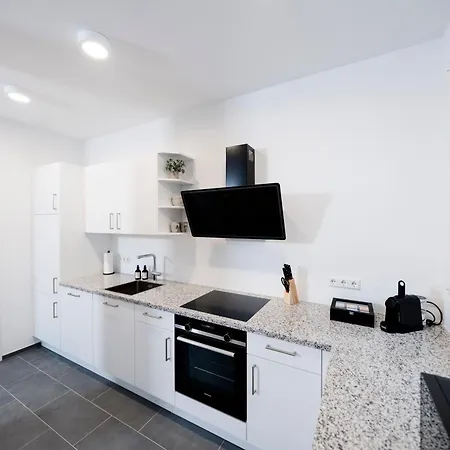 Kocasa-apartments 01, City-center Boeblingen, Stellplatz, Balkon, Waipu-tv